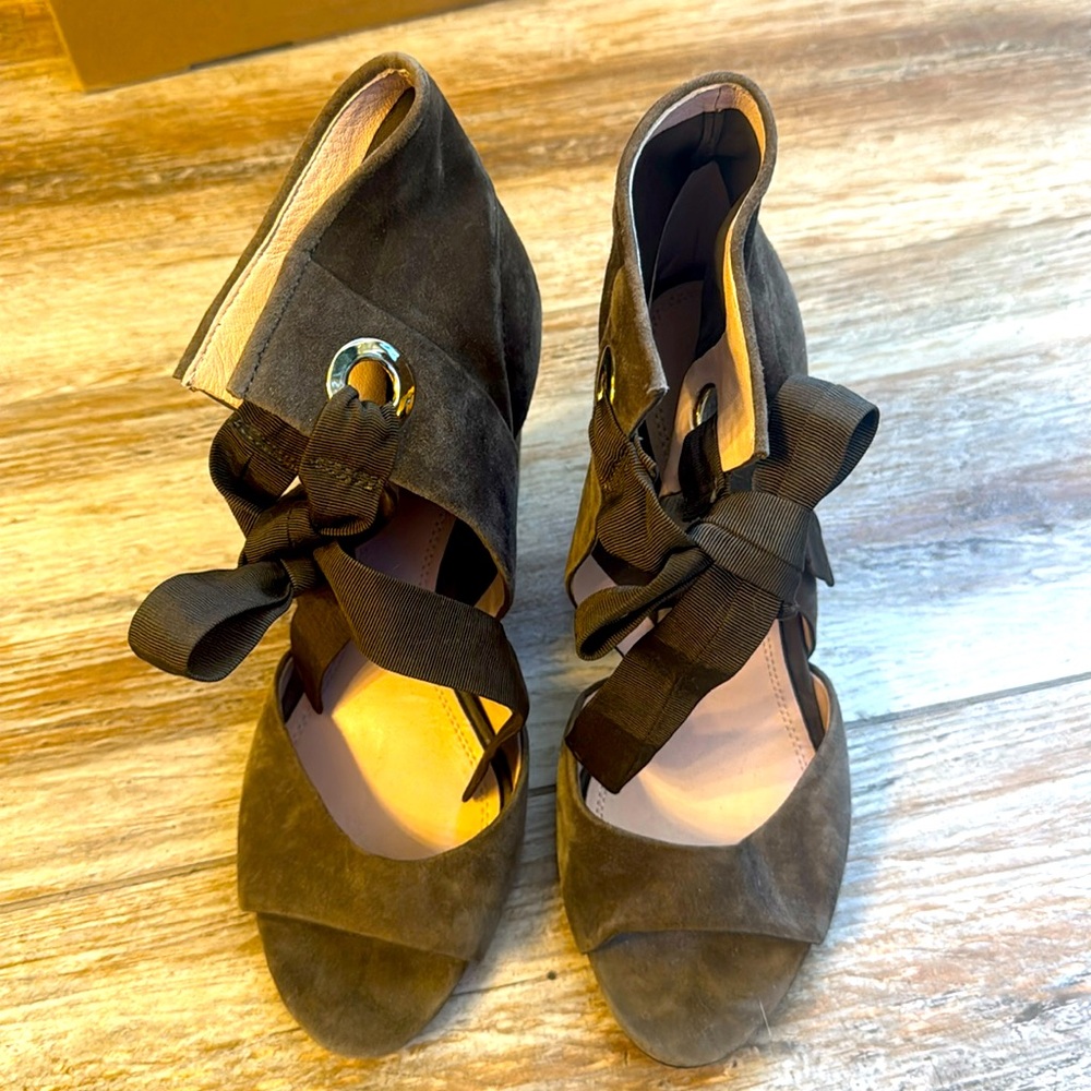 A&D Daughters green suede ankle tie heels shoes 8.5